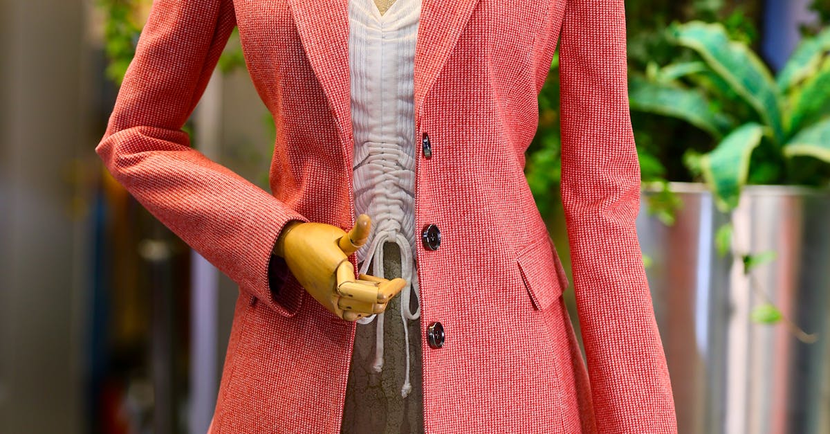 Stylish pink blazer displayed on a mannequin, perfect for fashion inspiration in boutiques.
